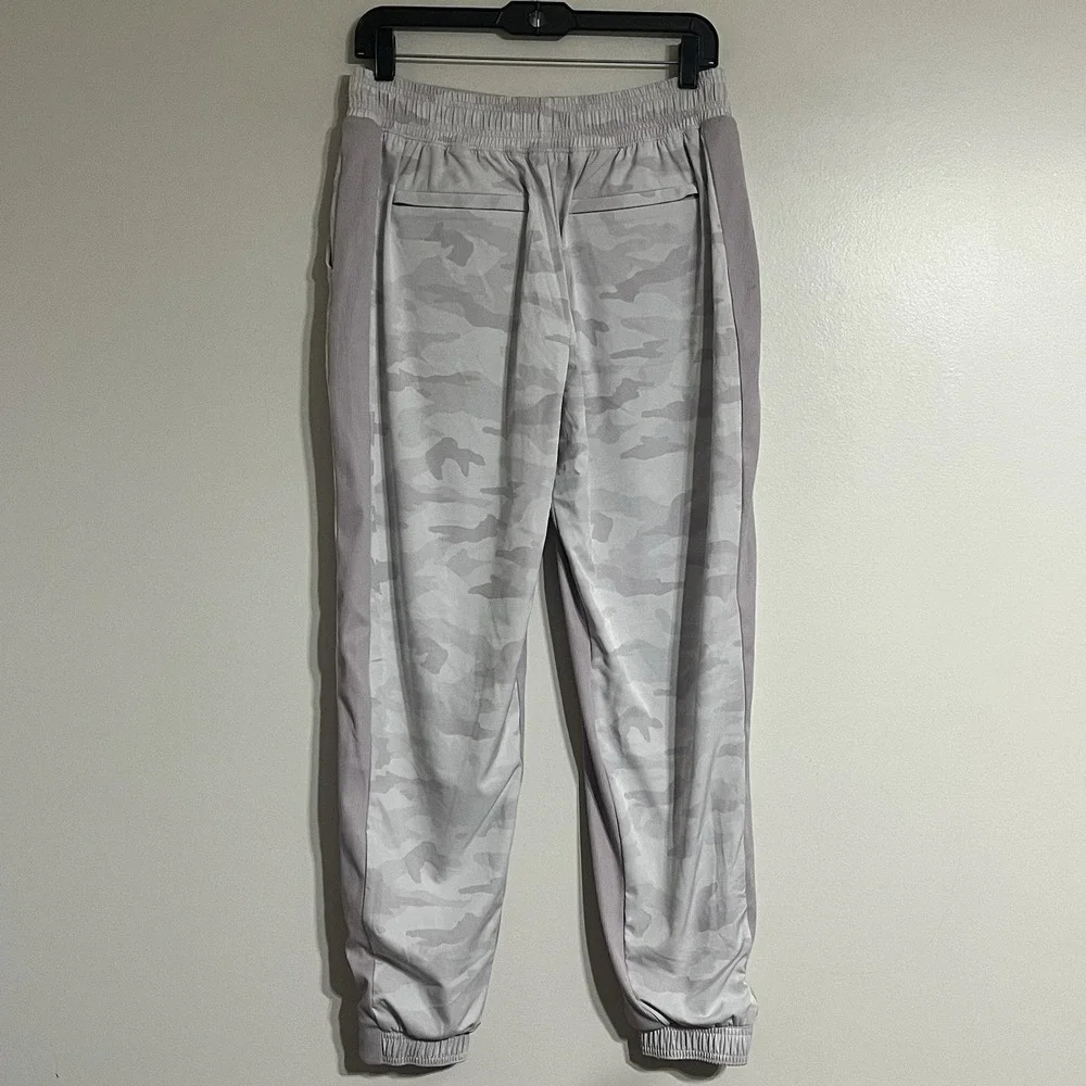 Athleta Brooklyn Textured Jogger Pants Light Purple Camo Camouflage Size 8 - Picture 10 of 10